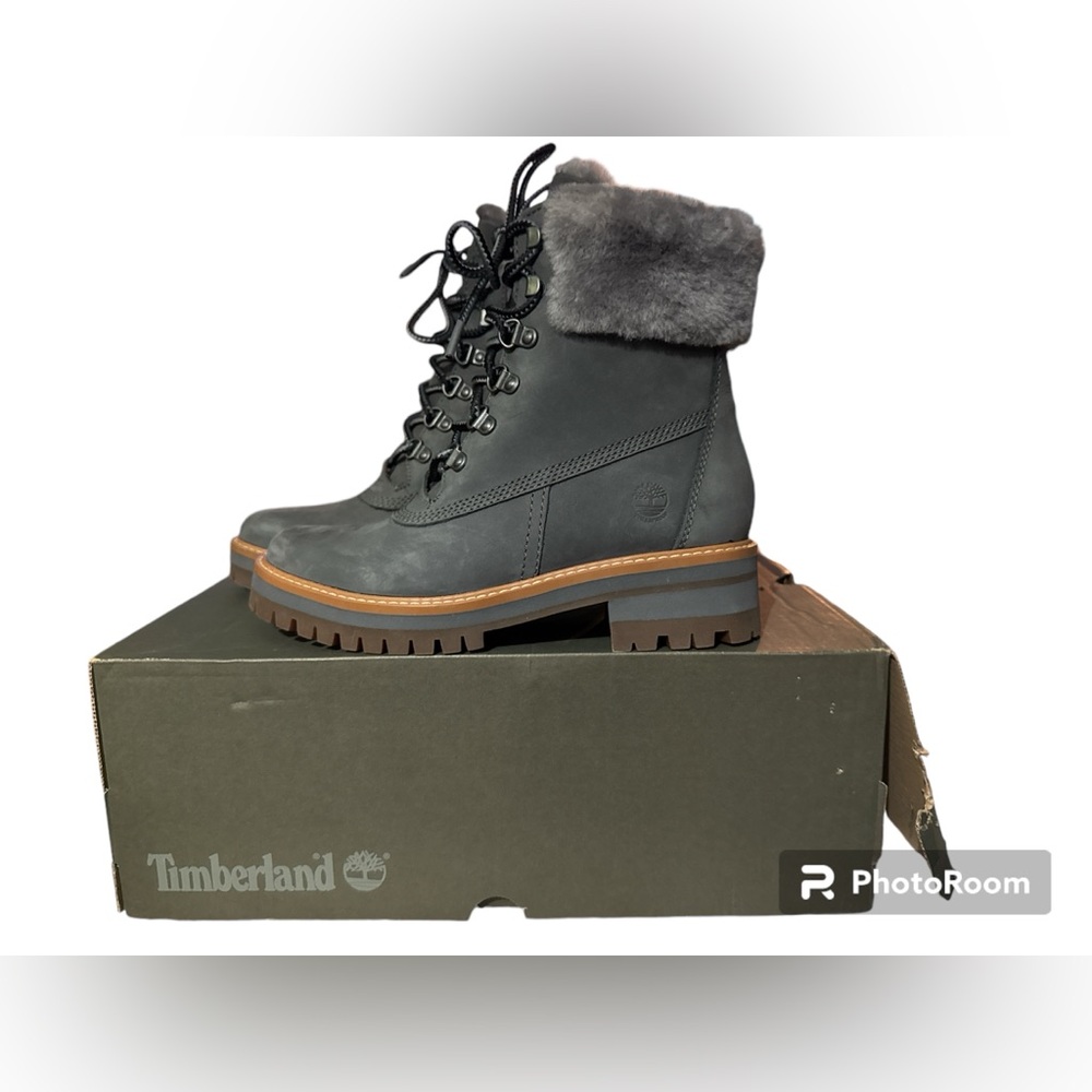 TIMBERLAND WOMEN'S COURMAYEUR VALLEY WATERPROOF 6-INCH W/SHEARLING